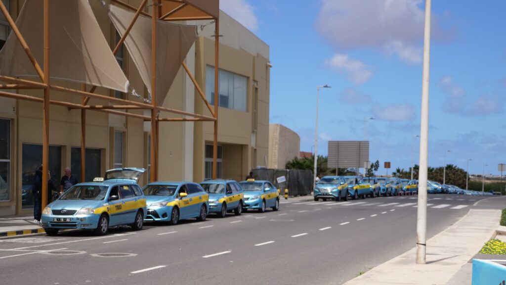 Taxis e Transferencias para o Aeroporto de Santa Maria discoversaltours